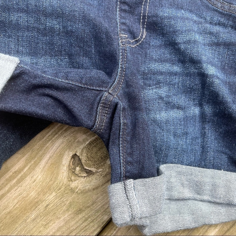 Liverpool Chloe Pull-on Shorts with Rolled Cuff  Dark Wash 0 - Picture 6 of 8